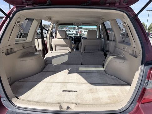 Used 2005 Toyota Highlander 4WD V6 w/ 3rd Row image 22