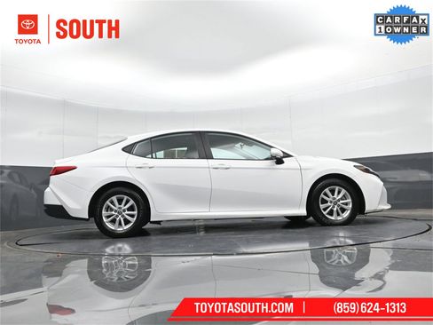 Used 2025 Toyota Camry LE image 33