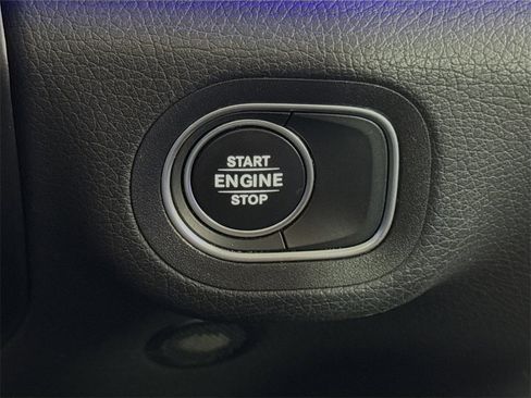 Used 2024 Mercedes-Benz GLE 450e 4MATIC image 29