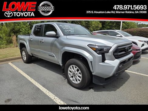 Used 2024 Toyota Tacoma SR5 AWD/4WD image 1