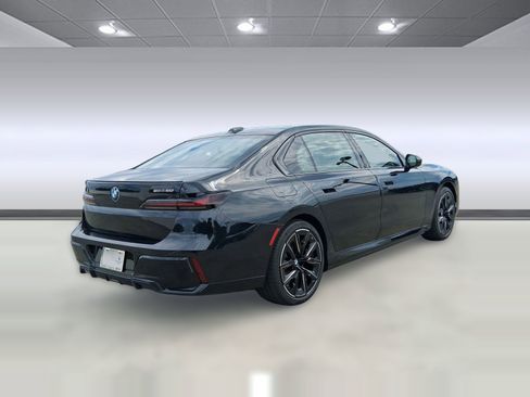 Used 2026 BMW i7 eDrive50 w/ M Sport Package RWD image 7