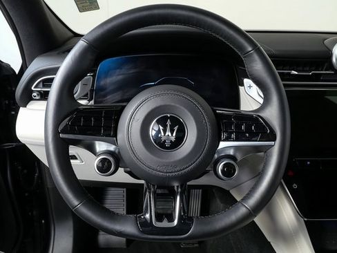 Used 2023 Maserati Grecale Modena image 12