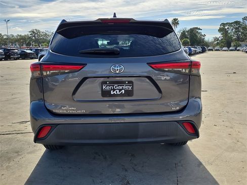 Used 2021 Toyota Highlander XLE image 7