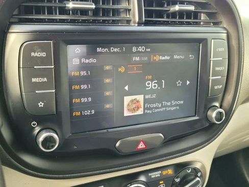 Used 2023 Kia Soul LX image 24