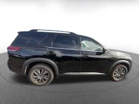 Used 2025 Nissan Pathfinder SV image 7