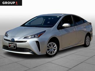 Used 2020 Toyota Prius LE FWD video 1