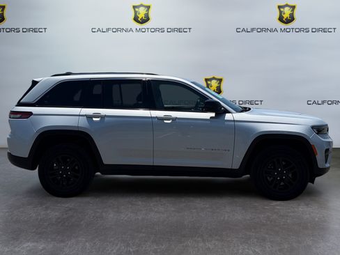 Used 2023 Jeep Grand Cherokee Laredo AWD/4WD image 6