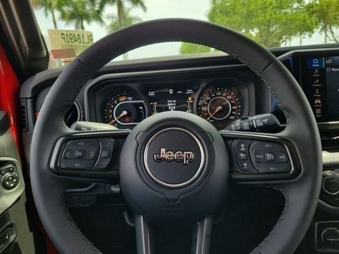 Used 2026 Jeep Wrangler Unlimited Rubicon AWD/4WD image 22