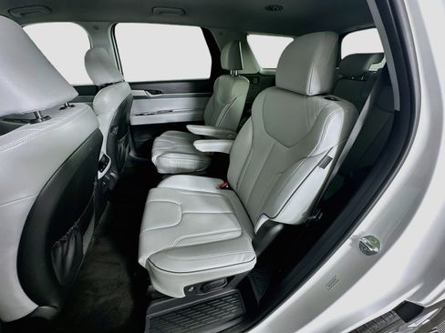 Used 2025 Hyundai Palisade SEL FWD image 29