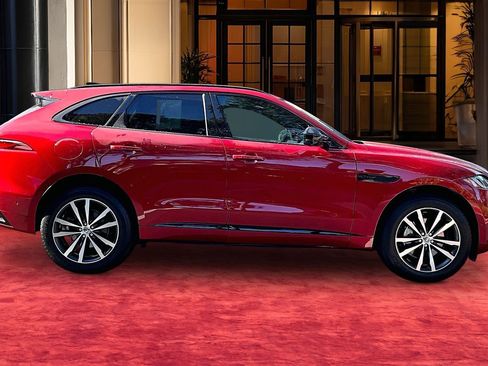 Used 2024 Jaguar F-PACE R-Dynamic S image 13