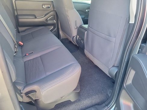 Used 2023 Nissan Frontier SV w/ SV Convenience Package image 13