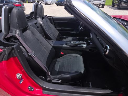 Used 2017 FIAT 124 Spider Lusso RWD image 10