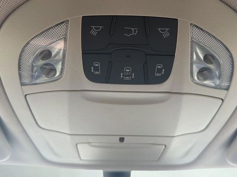 Used 2023 Chrysler Pacifica Touring-L FWD image 25
