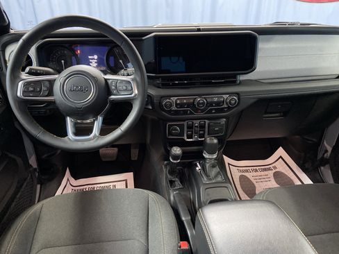 Used 2024 Jeep Wrangler Sahara image 31