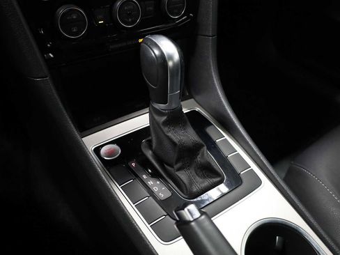 Used 2021 Volkswagen Passat 2.0T SE image 27