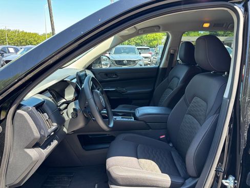 Used 2025 Nissan Pathfinder SV FWD image 29