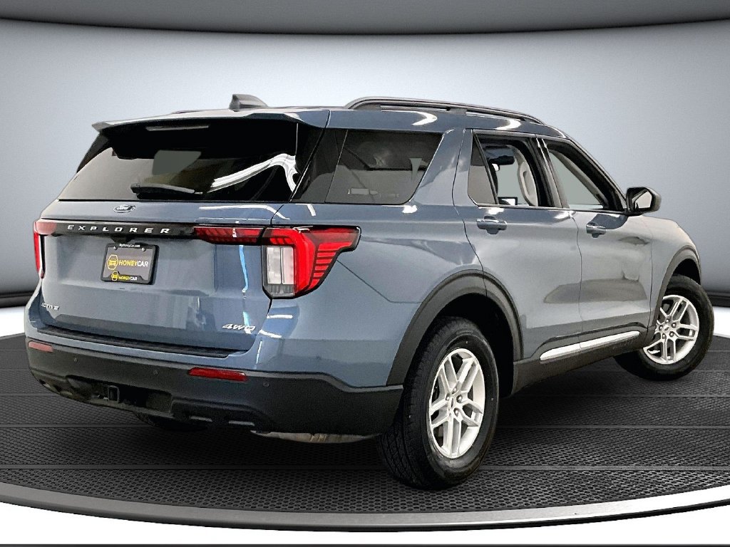 Used 2025 Ford Explorer Active AWD/4WD image 6