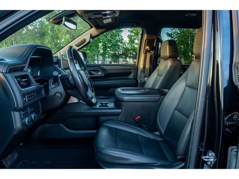 Used 2022 Chevrolet Tahoe Z71 w/ Luxury Package AWD/4WD image 11