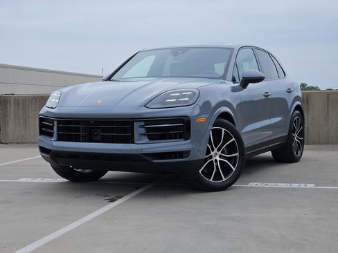 Used 2025 Porsche Cayenne AWD/4WD image 1