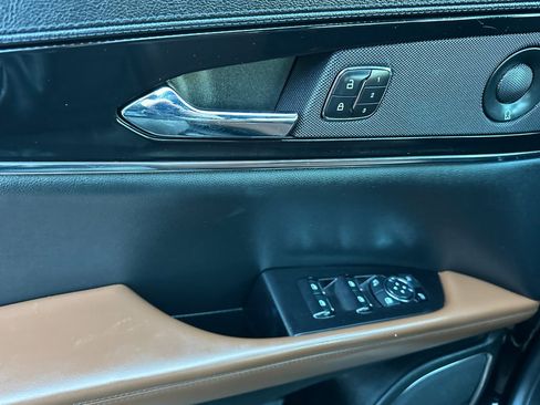 Used 2023 Lincoln Nautilus Reserve w/ Luxury Package image 10