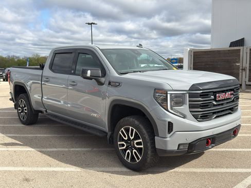 Used 2025 GMC Sierra 1500 AT4 w/ AT4 Premium Package AWD/4WD image 8