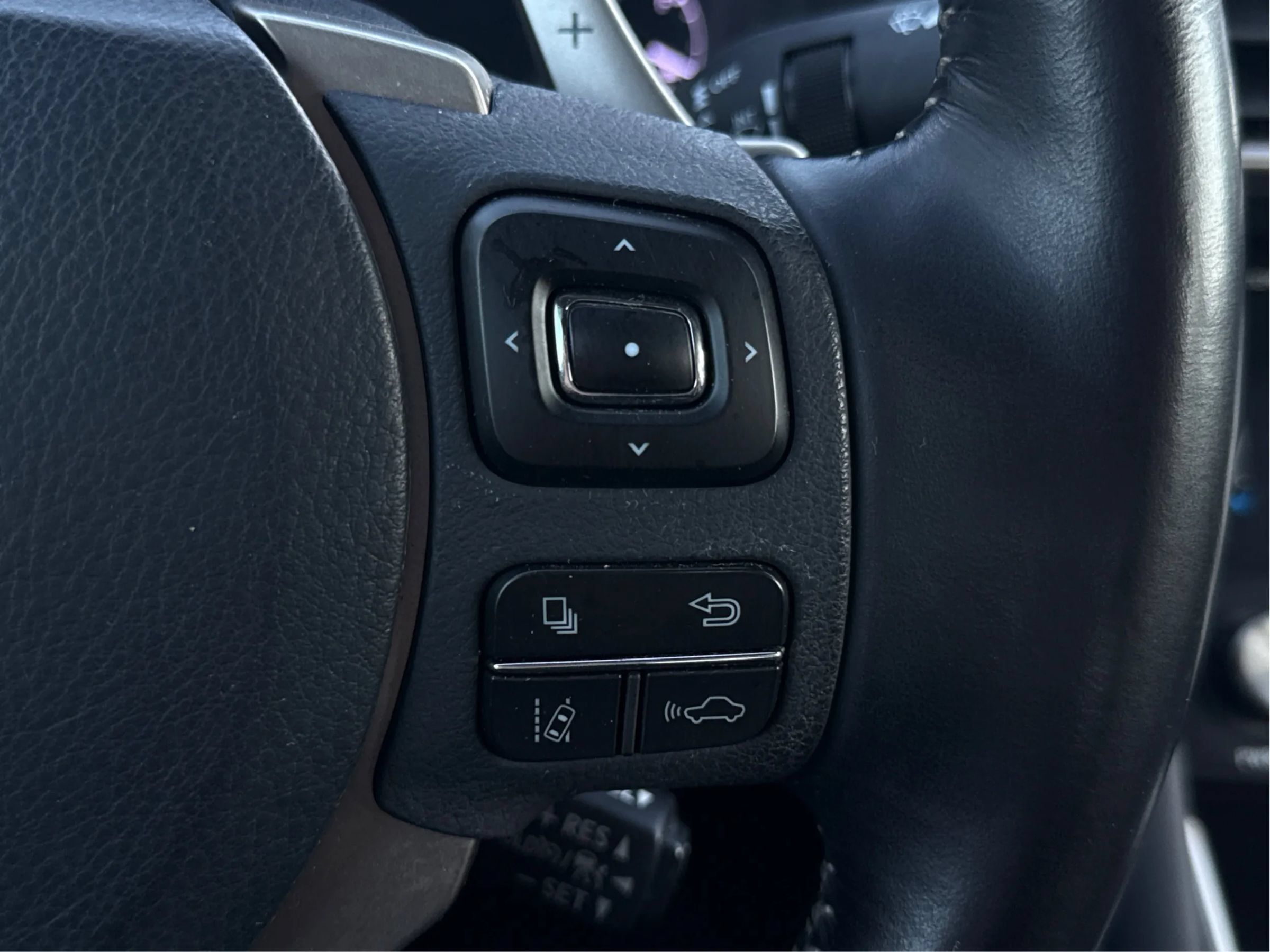 Used 2018 Lexus IS 300 w/ Accessory Package 2 RWD image 27