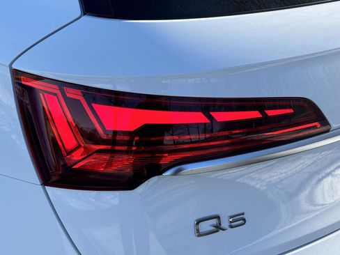 Used 2024 Audi Q5 Premium w/ Convenience Package image 24