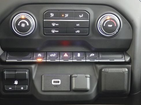 Certified 2020 Chevrolet Silverado 1500 Custom w/ Rally Edition AWD/4WD image 6