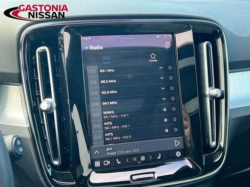 Used 2024 Volvo XC40 B5 Core image 19