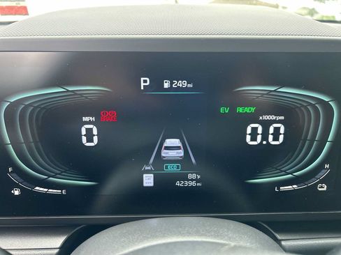 Used 2024 Kia Niro LX FWD image 10