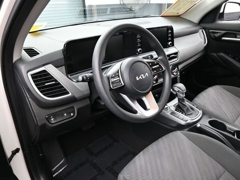 Used 2024 Kia Seltos LX image 10