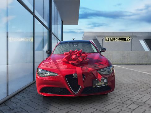 Used 2018 Alfa Romeo Giulia Ti w/ TI Leather Package image 2