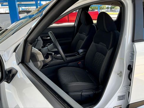 Used 2025 Nissan Kicks SV AWD/4WD image 15