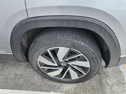 Used 2024 Volkswagen Atlas SEL AWD/4WD image 7
