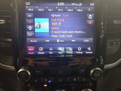 Used 2020 RAM 1500 Laramie w/ Sport Appearance Package AWD/4WD image 25