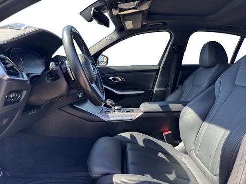 Used 2019 BMW 330i Sedan w/ M Sport Package RWD image 10