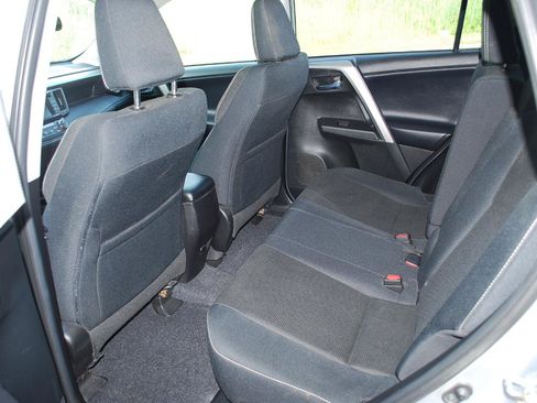 Used 2016 Toyota RAV4 XLE AWD/4WD image 8