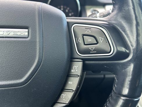 Used 2017 Land Rover Range Rover Evoque SE image 25
