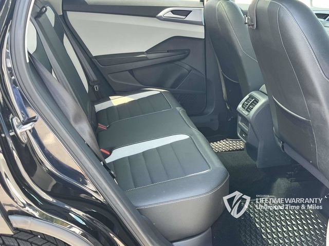 Used 2025 Volkswagen Taos SEL AWD/4WD image 26