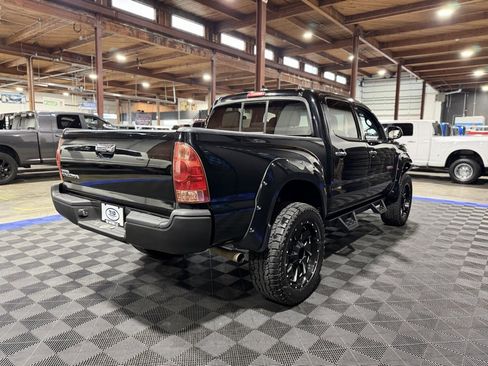 Used 2015 Toyota Tacoma TRD Pro w/ TRD Sport Package image 5