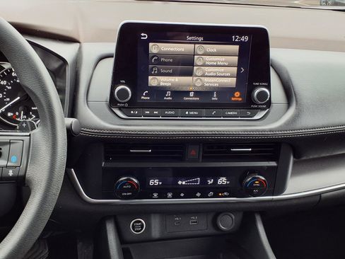 Used 2023 Nissan Rogue SV image 15