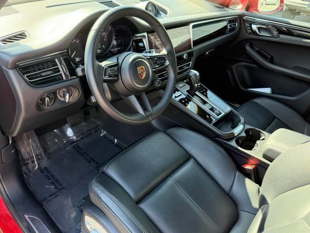 Used 2025 Porsche Macan AWD/4WD image 4