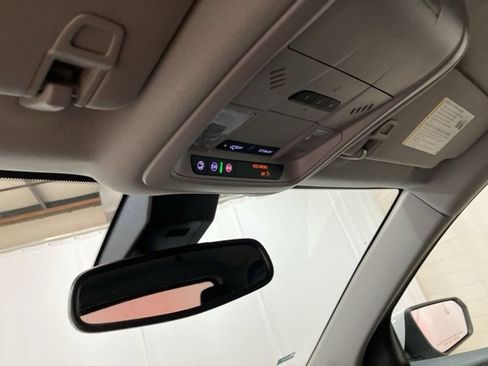 Used 2024 GMC Terrain SLT image 18