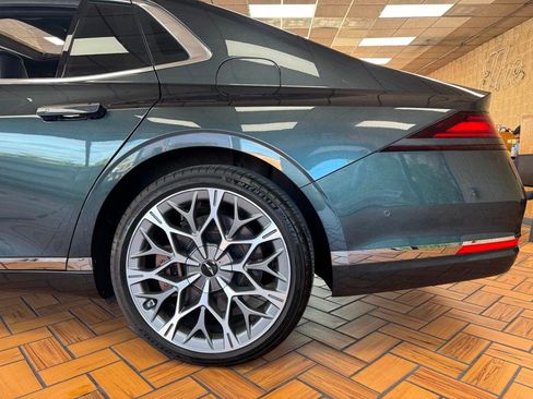 Used 2024 Genesis G90 3.5T AWD/4WD image 13