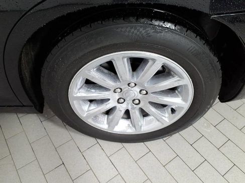 Used 2013 Chrysler 300 C RWD image 8