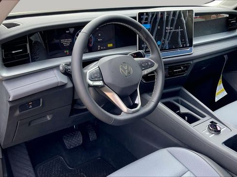 New 2026 Volkswagen Tiguan SE AWD/4WD image 8