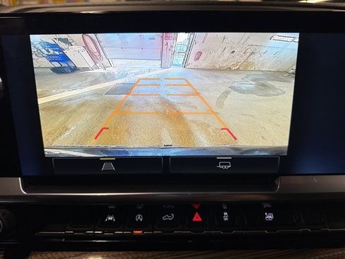 Used 2023 Chevrolet Silverado 1500 LT image 15