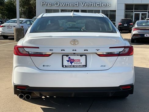 Used 2025 Toyota Camry SE image 6