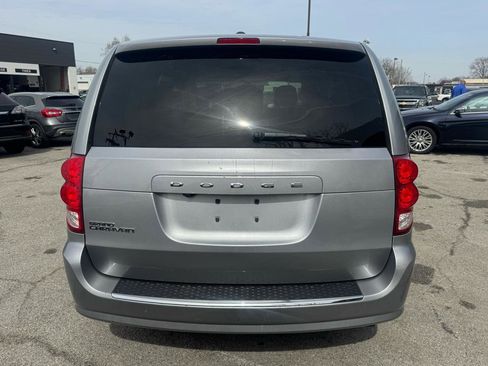 Used 2018 Dodge Grand Caravan SE w/ UConnect Hands-Free Group image 5
