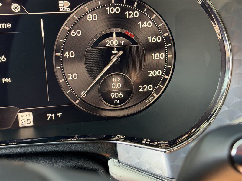 Used 2024 Bentley Flying Spur W12 AWD/4WD image 13